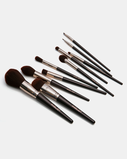 Набір із 10 пензлів INGLOT Brush Set in Case Chocolate Набір із 10 пензлів INGLOT Brush Set in Case Chocolate