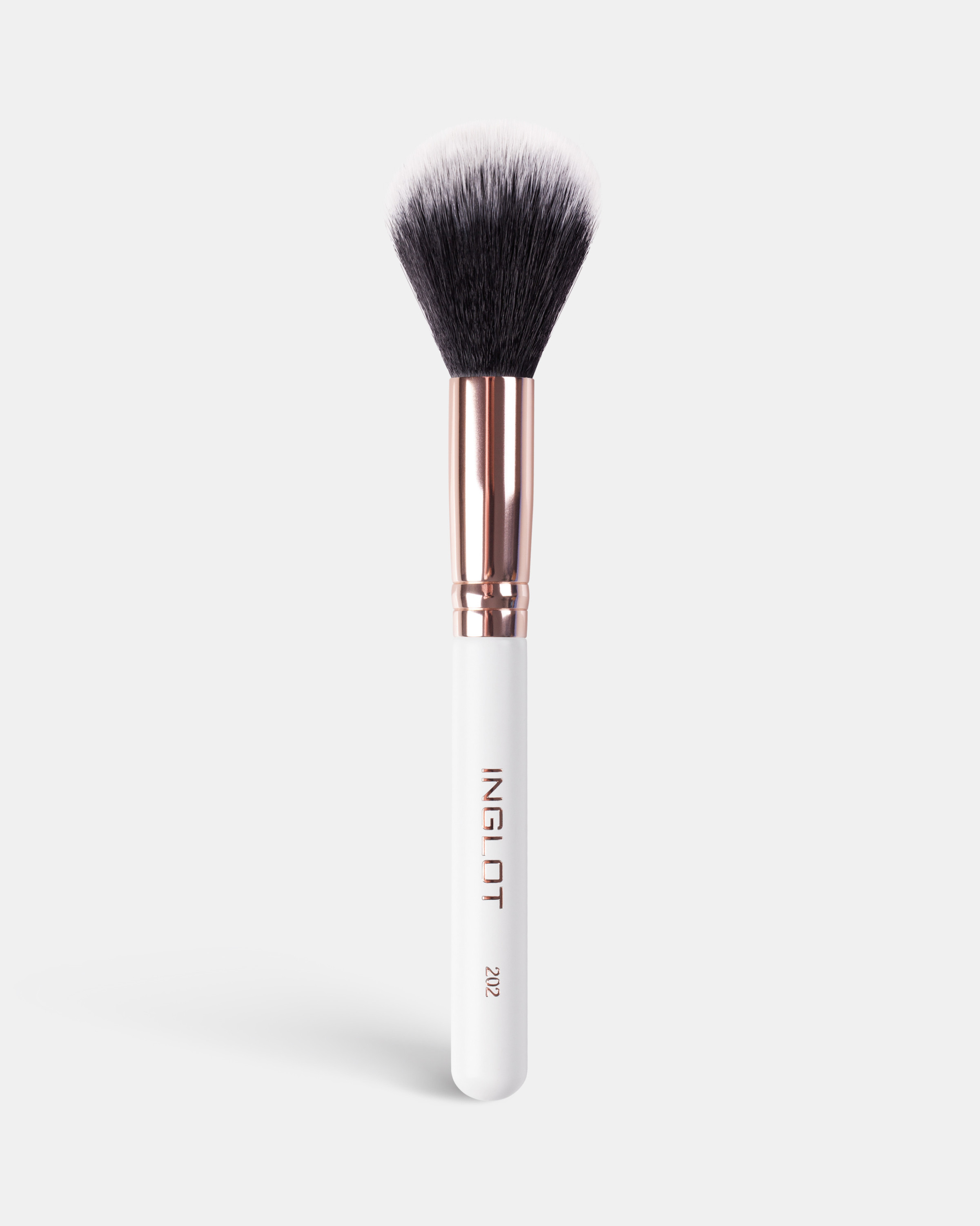 Пухнастий пензель INGLOT PLAYINN Makeup Brush 202