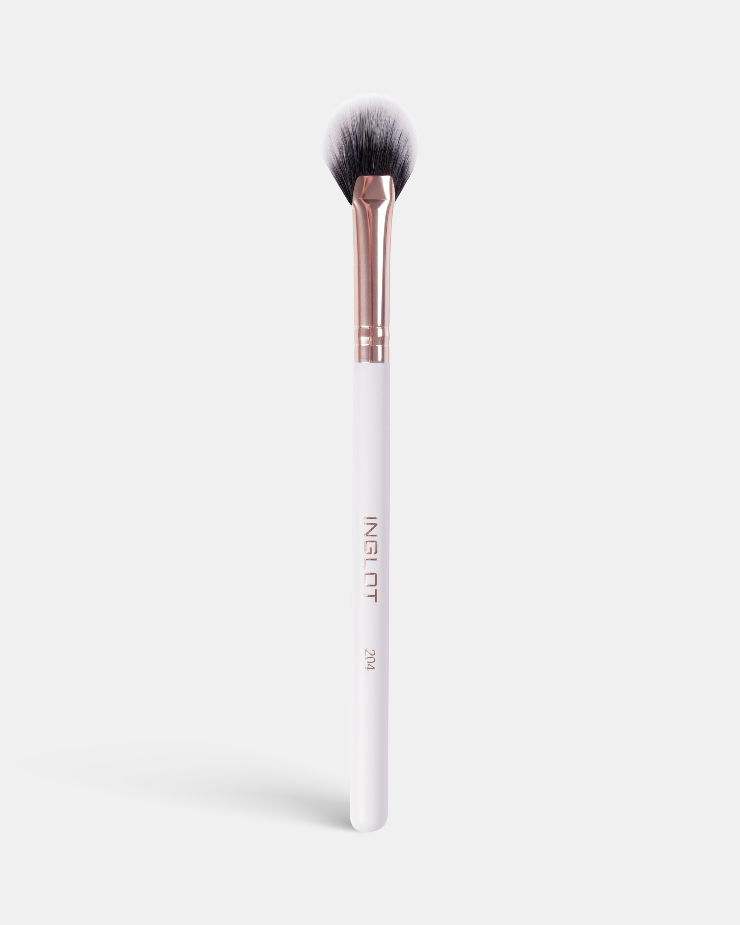 Віяловий пензель INGLOT PLAYINN Makeup Brush 204