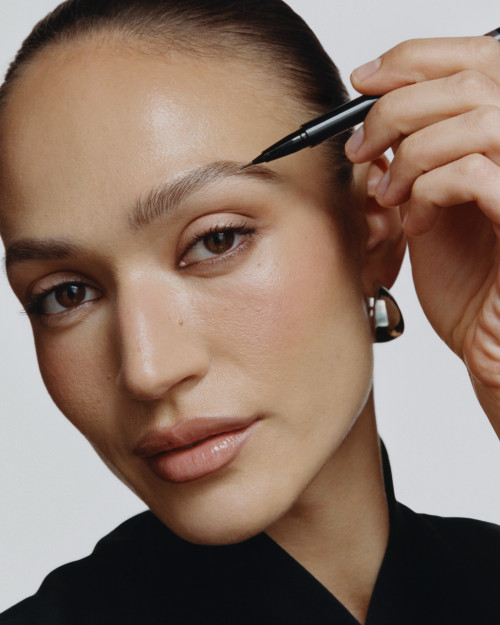 Лайнер для брів INGLOT Multi-Use Brow & Eye Pen 2-в-1 – 0,5 мл