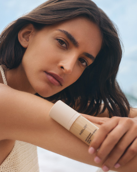 Skin Focused Foundation SPF 50+: тон і догляд за шкірою