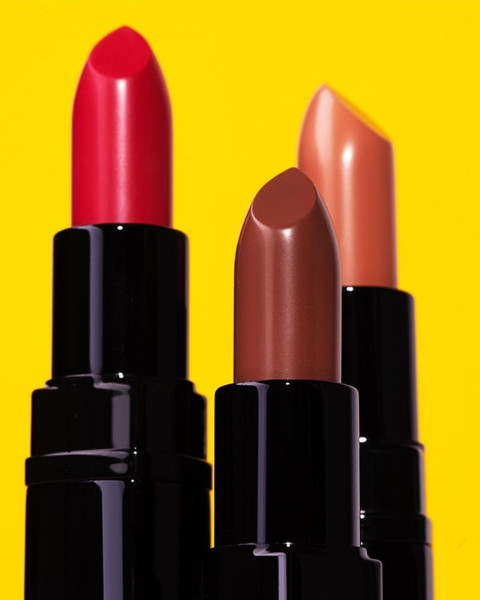 LipSatin Lipstick: сатинові відтінки для виразних губ